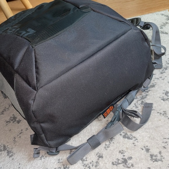 Lowepro Hatchback 22L AW Everyday Adventure/Photo Backpack. Like NEW! Slate Grey - Picture 14 of 14